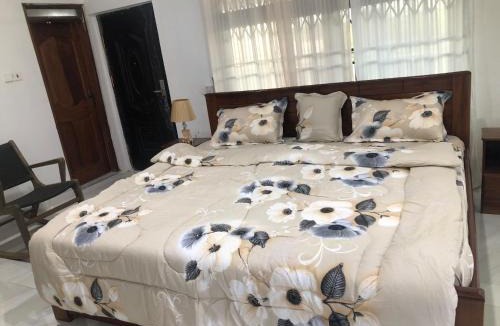 Elmina Cabin | Spacious Home , Villa not far from beach