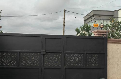 Kweiman House | Barbs Homestay 3 Bed Gorgeous House with Security Cams near Oyarifa Mall