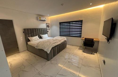 Kubease Apartment | Luxury Spacious Retreat with Modern Comfort