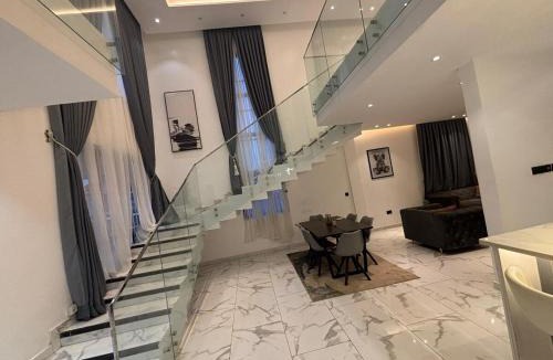 Kubease Apartment | Luxury Spacious Retreat with Modern Comfort