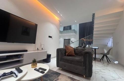 Kubease Apartment | Luxury Spacious Retreat with Modern Comfort