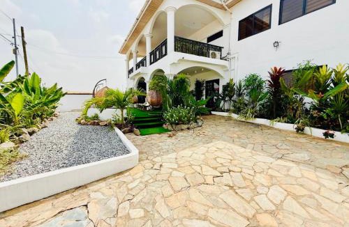 Accra Hotel | Wellbeing hide away