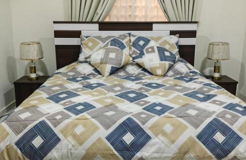 Bono East Region Apartment | Beautiful & comfy three bedroom house with mountain views!
