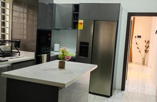 Bono East Region Apartment | Beautiful & comfy three bedroom house with mountain views!