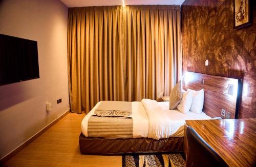 Cantonments Hotel | Midindi Hotel