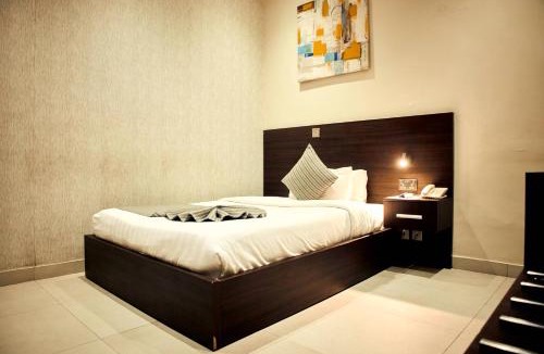 Cantonments Hotel | Midindi Hotel