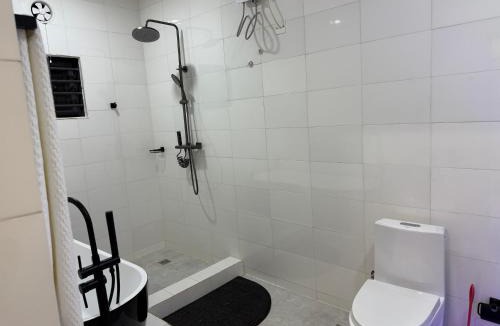 Tamale Apartment | Palm Pebbles Staycation Deluxe Suite Near Tamale Airport Starlink Wi-Fi, solar powered king bed