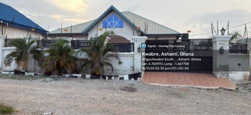 Mampong House | Four bedrooms house