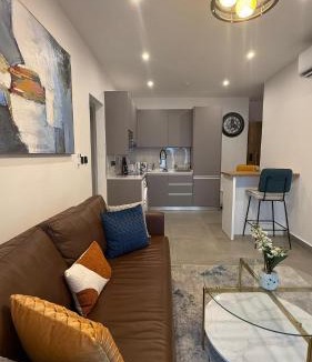 Roman Ridge Apartment | Royal Luxury Home