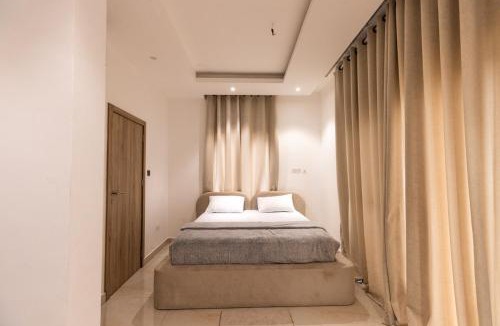 Ogbodjo Villa | Luxe Smart Villa, Pool, Backup Power, Concierge