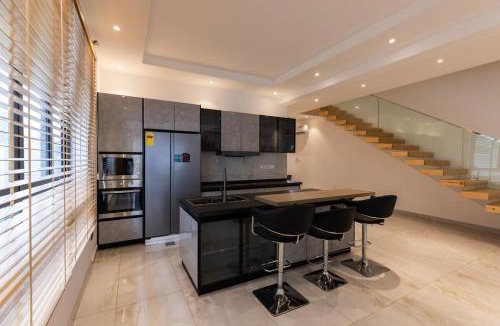Ogbodjo Villa | Luxe Smart Villa, Pool, Backup Power, Concierge