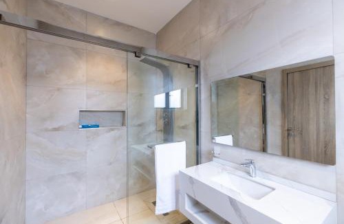 Ogbodjo Villa | Luxe Smart Villa, Pool, Backup Power, Concierge