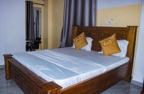 Lome Hotel | Hotel Mboloani