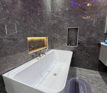 Tokuse House | IZzys Luxury Apartments, Accra