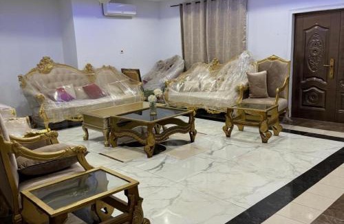 Mankessim House | 5 Bed House - Sleeps 8 - Wifi - Parking