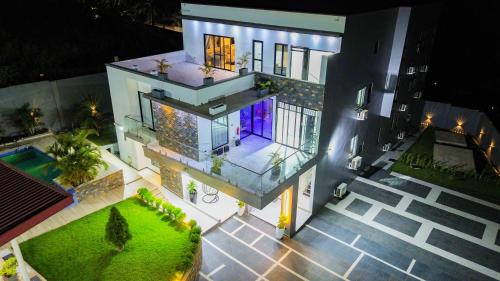 Aburi Apartment | Luxury Bedroom Suites in Aburi with Pool & Jacuzzi