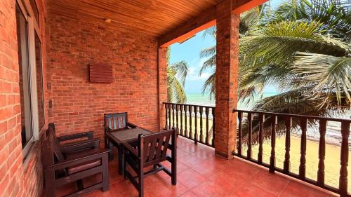 Elmina Hotel | Coconut Grove Beach Resort