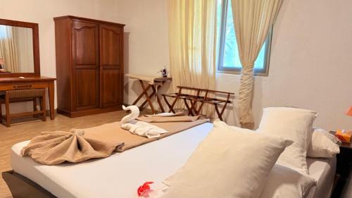 Elmina Hotel | Coconut Grove Beach Resort