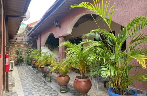 Atimpoku Cabin | Santa Monica Home Lodge