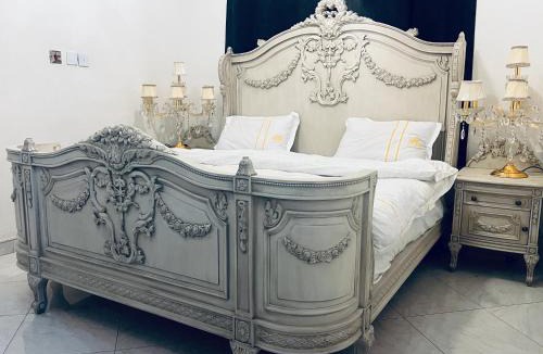 Kumasi Villa | The Peacock Mansion