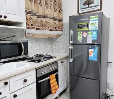 Accra Apartment | Sleeps 2 - Pet Friendly with Garden & Parking