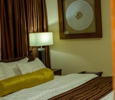 Accra Hotel | Oak Plaza Hotel East Legon
