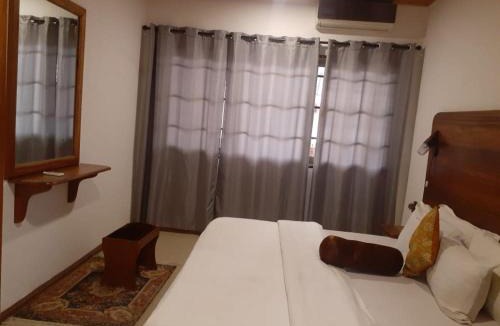 Cape Coast Hotel | Hans Cottage Botel