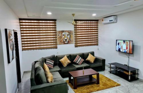 Adenta Apartment | Gorgeous Quiet & Comfy-Close to Highway-Parking