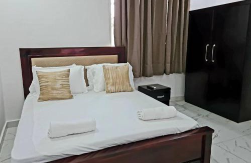 Adenta Apartment | Gorgeous Quiet & Comfy-Close to Highway-Parking