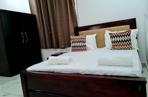 Adenta Apartment | Gorgeous Quiet & Comfy-Close to Highway-Parking