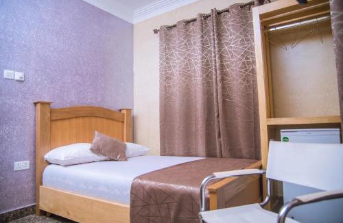 Kumasi Hotel | Homey Lodge