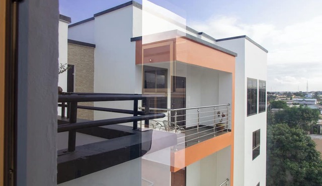 2 Bed Furnished Apartment - Wifi, Aircon, Parking in Accra