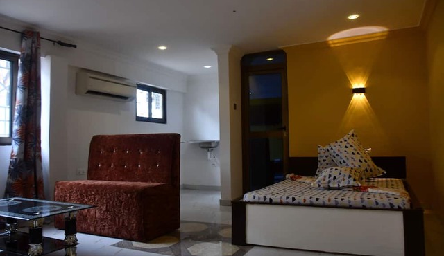 Adomi Hotel
