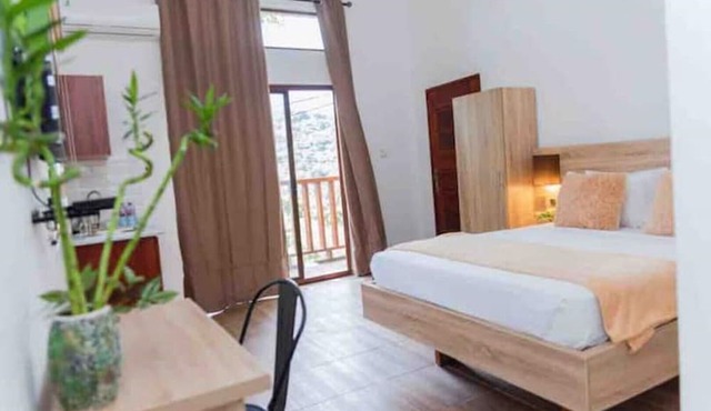 The Treehouse Studio apartments with a large rooftop terrace. in Aburi-South