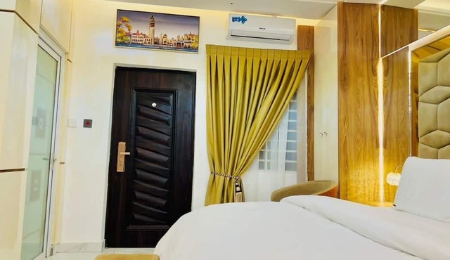 Kamara Lakeview Hotel