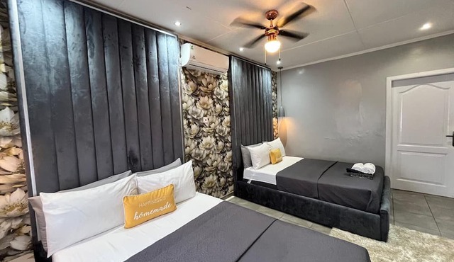 Luxurious Villa With Private Pool, Hot Tub and Bar