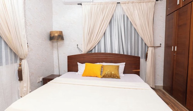 Private Room in Home, Accra, Oyarifa, WiFi, Generator, Shared Full Kitchen in Greater Accra Region