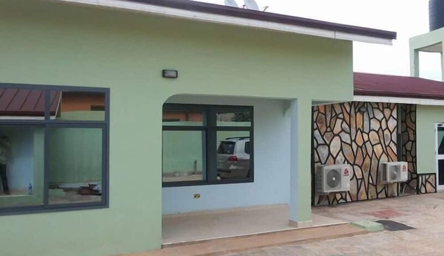 Huford Lodge in Oyibi