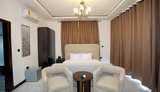 Newport Hotel