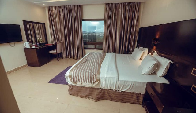 Noble House Hotel
