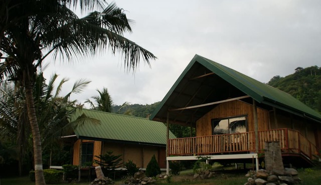 Lodge Hummingbird - Lake Bosomtwe
