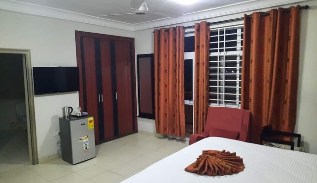 EFUA ANOAH HOTEL & APARTMENT