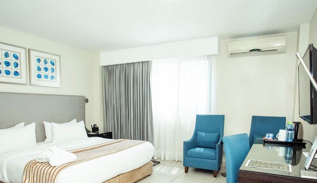 Oak Plaza Hotel East Airport in Accra