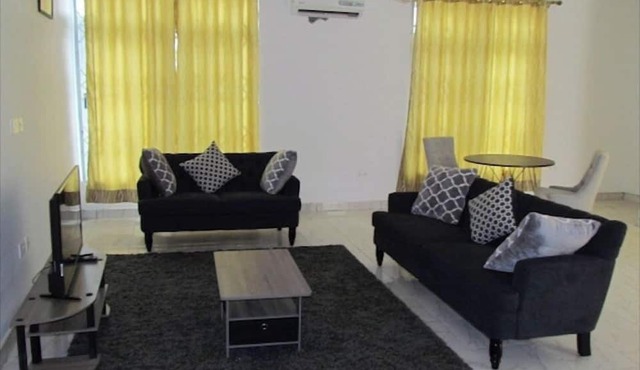 Queen-sized 2 bedroom Apt near Accra @ Victoria Grand apartments