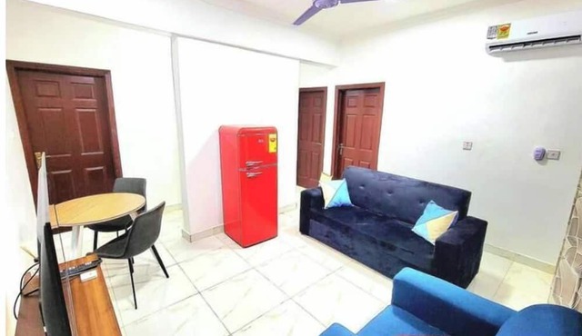 2 Bedrm HillView Home with Swimming Pool @Kwabenya