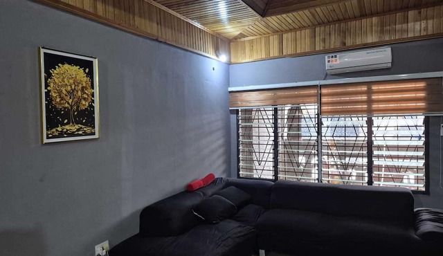 Lux, Spacious, apt, close 2 the beach and Airport.