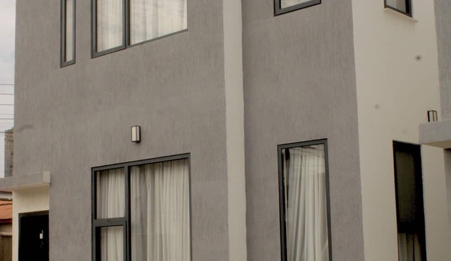 Peaceful 3-bedroom building with AC in vibrant Accra