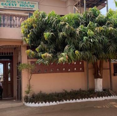 Ross Villa Guest House in Baatsona