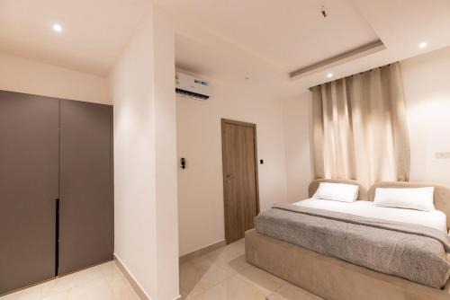 Luxe Smart Villa, Pool, Backup Power, Concierge in Accra