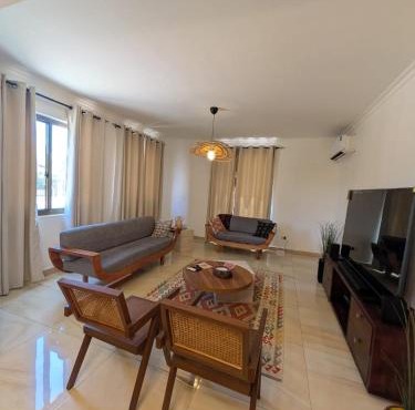 Spacious 3BR, Minutes from West Hills Mall in Tokuse